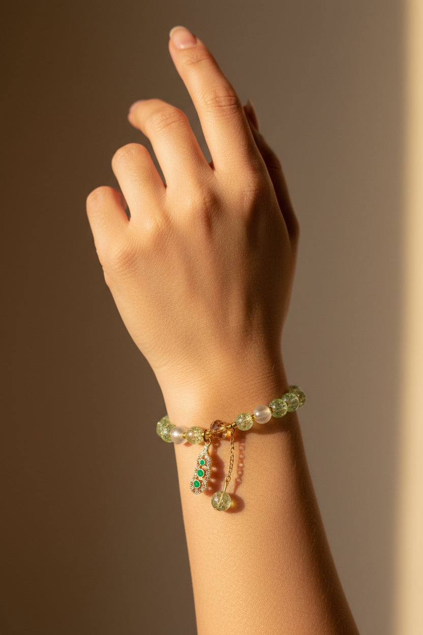 Green Floral Beaded Bracelet with Decorative Clasp