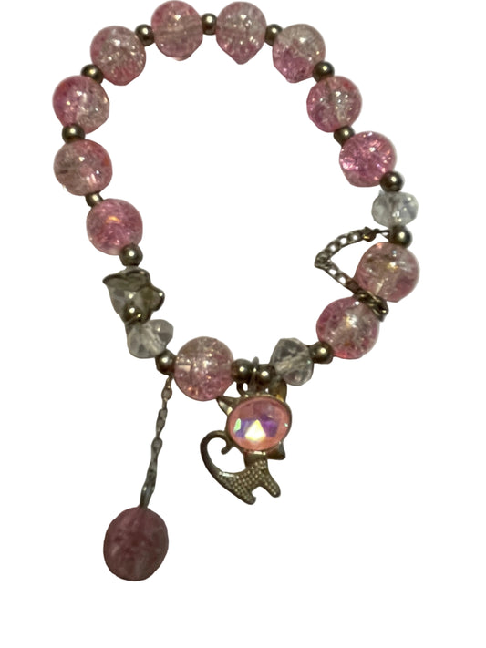Bracelet with pink beads and a heart-shaped charm