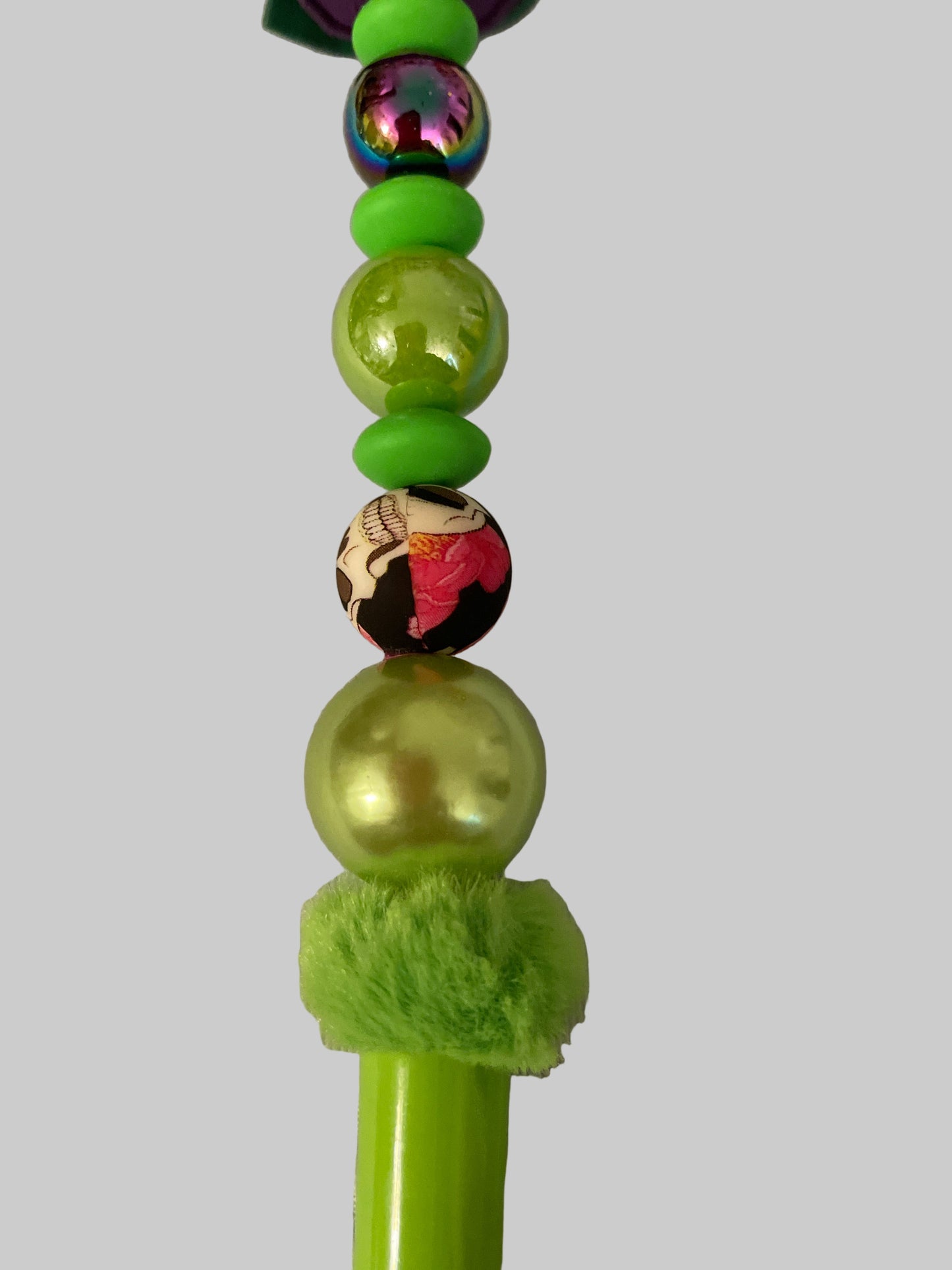 Pluma de cuentas verdes de Winifred Sanderson