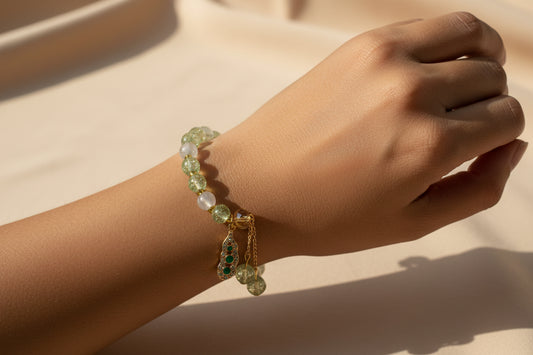 Green Floral Beaded Bracelet with Decorative Clasp